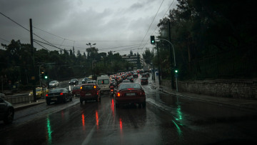 Καιρός: Έρχεται ο «Φοίβος» με βροχές, καταιγίδες και χαλάζι μέχρι την Κυριακή