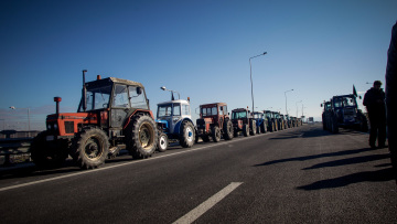 Προμαχώνας: Κλείνουν το τελωνείο οι αγρότες για την Μακεδονία
