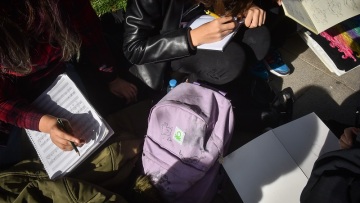  Αργία για σχολεία, φροντιστήρια και Κέντρα Ξένων Γλωσσών η γιορτή των Τριών Ιεραρχών