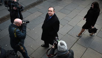 Συνελήφθη ο πρώην πρωθυπουργός της Σκωτίας Άλεξ Σάλμοντ για σεξουαλική παρενόχληση