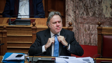 Οργή στην αντιπολίτευση για την «δημιουργική ασάφεια» της κυβέρνησης στην Συμφωνία των Πρεσπών