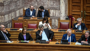 Οριακή πλειοψηφία κυρώνει τη Συμφωνία των Πρεσπών κόντρα στον λαό