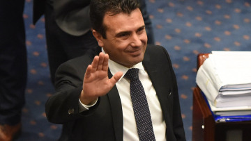 Ζόραν Ζάεφ: Συνεχίζει ακάθεκτος τα tweets για τη «Μακεδονία»