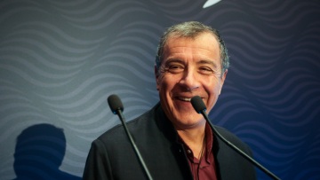 Ποτάμι για κατώτατο μισθό: Ο Τσίπρας στρώνει τον προεκλογικό του δρόμο με τα γνωστά παλιά υλικά