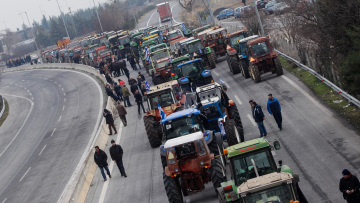 Στο δρόμο οι αγρότες:  Κλειστή η Αθηνών - Θεσσαλονίκης στον κόμβο της Νίκαιας 