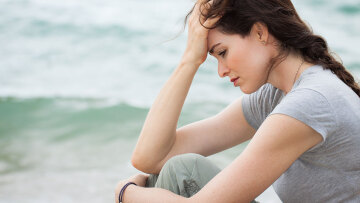 Κατάθλιψη: Προτιμά τις γυναίκες