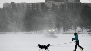 Στην «κατάψυξη» οι ΗΠΑ: «Μην παίρνετε βαθιές ανάσες σε εξωτερικούς χώρους» συνιστούν οι ειδικοί