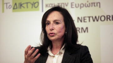 Διαμαντοπούλου: Γιατί δεν θα απαντήσει στις ευχές για την αυριανή γιορτή της;