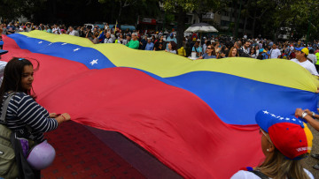 Βενεζουέλα: Οι ευρωβουλευτές του ΣΥΡΙΖΑ στήριξαν Μαδούρο κι είπαν όχι στην ανακήρυξη Γκουαϊδό