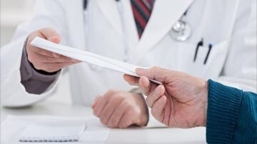 Συνελήφθη καθηγητής χειρουργικής γιατί ζήτησε «φακελάκι» από ασθενή με καρκίνο