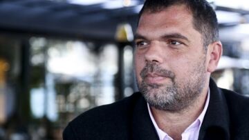 Ο Παπανικολάου βοήθησε μια 13χρονη με σύνδρομο Άσπεργκερ να ξεκινήσει σπουδές σε μουσικό σχολείο