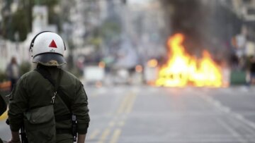 Βίντεο: Επίθεση στον σύνδεσμο του Παναθηναϊκού στο Περιστέρι!