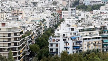 Η νέα τάση: Ξένοι αγοράζουν πολυκατοικίες και... ολόκληρες γειτονιές για Airbnb