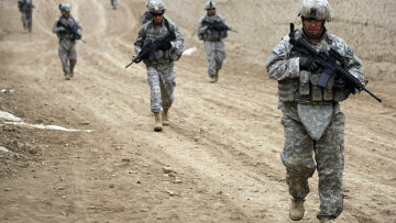 Ο Τραμπ στέλνει 3.750 Αμερικανούς στρατιώτες στα σύνορα με το Μεξικό