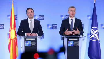 Τα Σκόπια στο ΝΑΤΟ: Πανηγυρίζουν οι γείτονες 