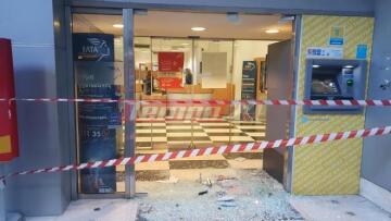 Πάτρα: Κουκουλοφόροι έκαναν γυαλιά - καρφιά κατάστημα των ΕΛΤΑ