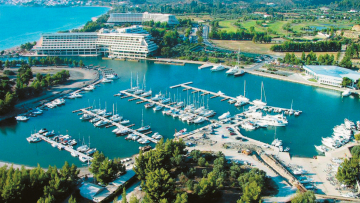 Η οικογένεια Στέγγου πουλάει το «Πόρτο Καρράς»