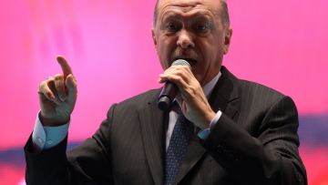 «Σαφάρι» Ερντογάν για γκιουλενιστές: Εκατοντάδες συλλήψεις σε όλη την Τουρκία