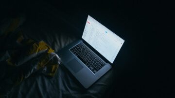 Γαλλία: Σε κύκλωμα cyberbullying δημοσιογράφοι και διαφημιστές 