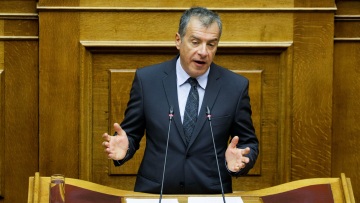 Θεοδωράκης: Πρόεδρος της Δημοκρατίας με ψήφους ευρωβουλευτών και δημάρχων