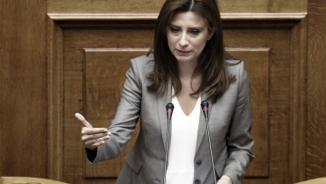 Έντονη διαμαρτυρία της Κασιμάτη στον Βούτση για τη διαρροή του ψηφοδελτίου της