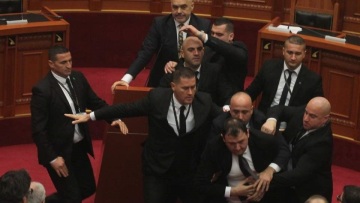 Η αλβανική Βουλή επικύρωσε το πρωτόκολλο ένταξης της Βόρειας Μακεδονίας στο ΝΑΤΟ