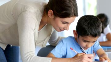 Ειδική αγωγή: Γραφειοκρατία και ψαλιδισμένος προϋπολογισμός μπλοκάρουν τις θεραπείες χιλιάδες παιδιών 