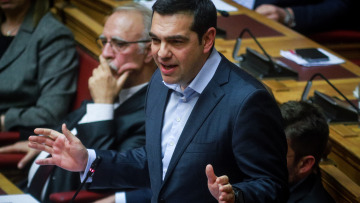 Συνταγματική Αναθεώρηση: Τρολάρισμα στη βουλή για τις αναφορές του Τσίπρα στον Παυλόπουλο