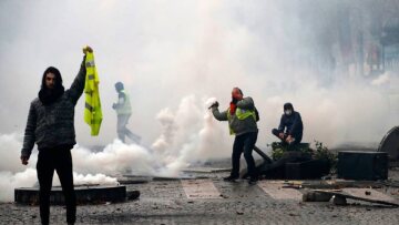 «Κίτρινα γιλέκα»: 8.400 συλλήψεις από την αρχή της κινητοποίησης