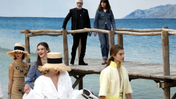 Virginie Viard, η συνεργάτιδα του Καρλ Λάγκερφελντ που αναλαμβάνει τα ηνία της Chanel