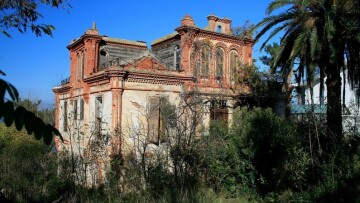 Βίντεο: Πωλείται η ερειπωμένη βίλα του Τρότσκι στην Πρίγκηπο