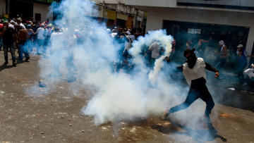  Βενεζουέλα: Ο Γκουαϊδό που συναντάται με τον Πενς καλεί τη διεθνή κοινότητα να σκεφτεί «όλα τα ενδεχόμενα»