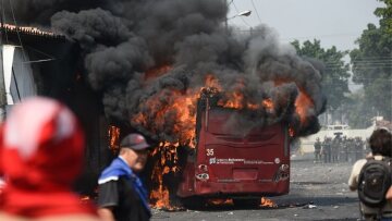 Βενεζουέλα: Καταδικάζουν οι Βρυξέλλες την παρεμπόδιση της ανθρωπιστικής βοήθειας από τις δυνάμεις του Μαδούρο 