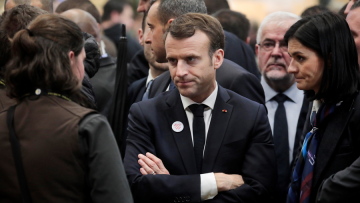 Γαλλία: Σκέψεις Μακρόν για μείωση φορολογικών βαρών