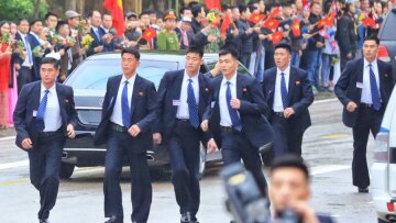 Δείτε τους διάσημους σωματοφύλακες του Κιμ Γιονγκ Ουν να κάνουν τζόκινγκ!