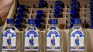 Χωρίς βότκα θα μείνει ο Κιμ - «Μπλόκο» σε 90.000 μπουκάλια που πήγαιναν Βόρεια Κορέα