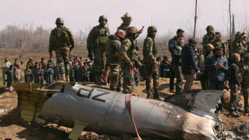 Η Κίνα εκφράζει την «έντονη ανησυχία» της για την κρίση μεταξύ Ινδίας και Πακιστάν