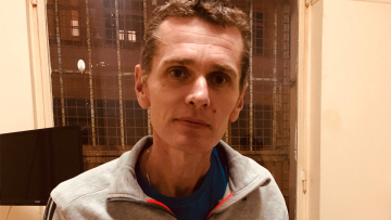 Σοκάρουν οι φωτογραφίες του Mr Bitcoin μέσα από τη φυλακή 