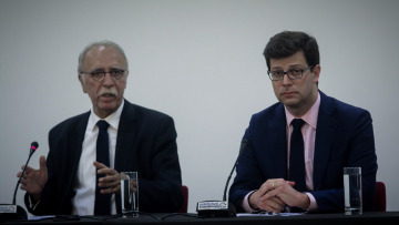 90.000 μετανάστες στην Ελλάδα στο τέλος του 2019 προβλέπει ο Βίτσας