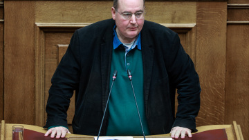 Βουλή: Την ίδρυση υπουργείου Οικογένειας πρότεινε ο Φίλης