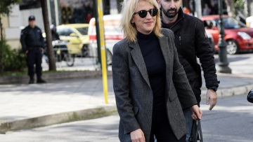 Η Δούρου κατηγορεί Μητσοτάκη και Γεννηματά για πολιτική τυμβωρυχία