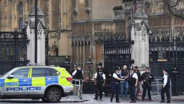 Συναγερμός στο Λονδίνο: Ύποπτο δέμα στην είσοδο της Βουλής των Κοινοτήτων