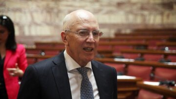 Νέα αήθης επίθεση Ρουμελιώτη κατά Στουρνάρα και Τράπεζας της Ελλάδος