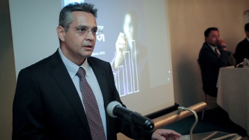 ΝΔ: Η κυβέρνηση αυξάνει και τις τιμές των γενοσήμων κατά 10%