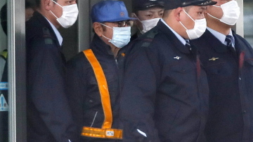 Ιαπωνία: Γιατί ντύθηκε... «εργάτης» για να βγει από την φυλακή ο πρώην επικεφαλής της Nissan; 