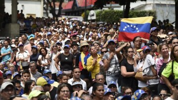 Χάος στη Βενεζουέλα: Ξανά στους δρόμους οι πολίτες εν μέσω του μπλακ-άουτ που παρέλυσε τη χώρα