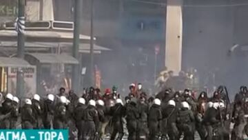 Κινηματογραφικό «πλατό» το Σύνταγμα - «Διαδηλώσεις» και «μάχες με ΜΑΤ» για χάρη του... Χόλιγουντ