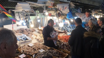Καθαρά Δευτέρα - Βαρβάκειος: Κορυφώνεται σήμερα η κίνηση στην κεντρική ψαραγορά