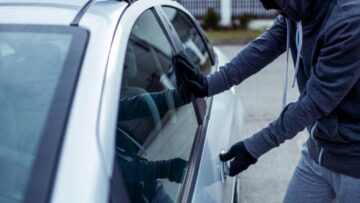 Σπείρα χτυπούσε αυτοκίνητα λουόμενων στην Αιγιαλεία