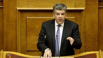 Παπαθεοδώρου (ΚΙΝΑΛ): Είμαστε σοβαροί σ' αυτή τη χώρα; Θα μιλήσουμε για 1000 άρθρα του Ποινικού Κώδικα σε 20 ημέρες; 